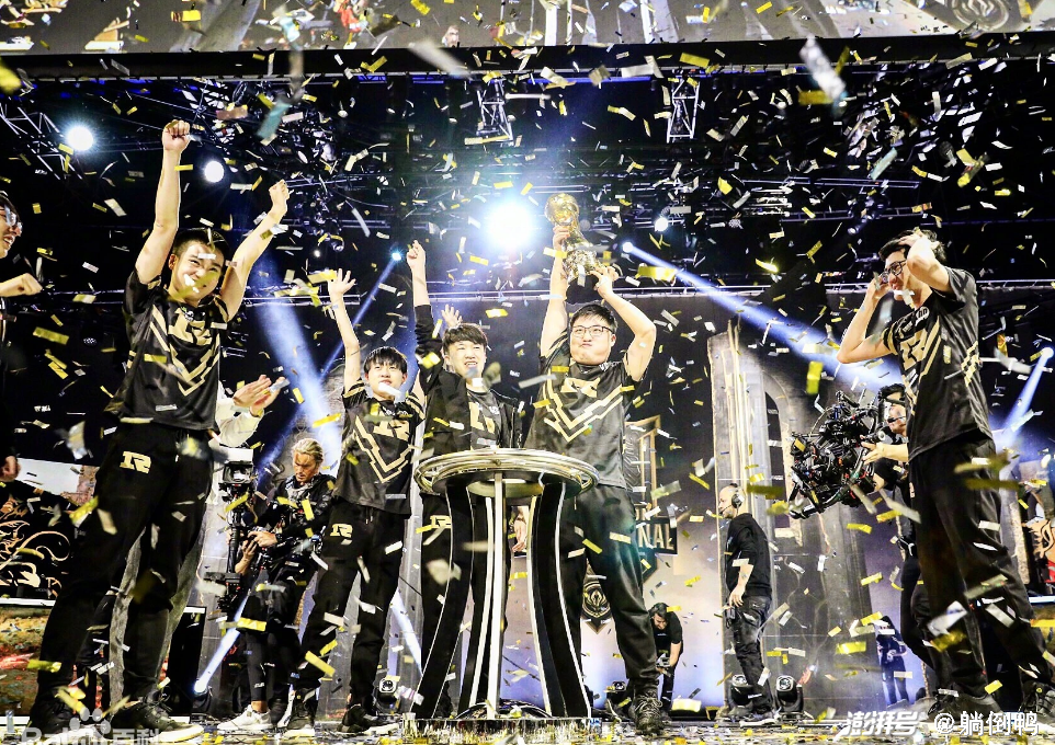 Uzi在美国队比赛中重返赛场，锐不可当引发热议！