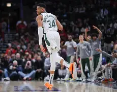 kaiyun-字母哥焦点对战，Uzi与70激战MAD分钟，败北胜负难料！-kaiyun