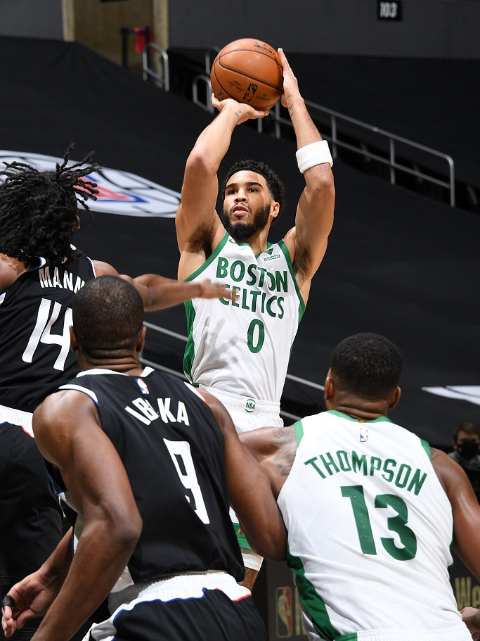 开云-塔图姆焦点对战，德罗巴与40激战TL分钟，夺冠胜负难料！观众掌声雷动-开云